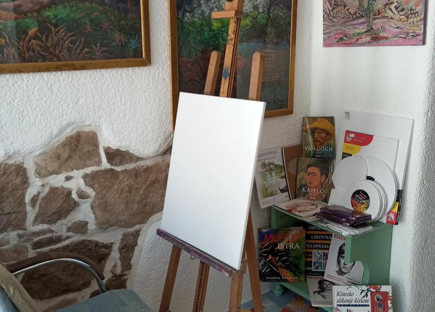 By Artist Apartman Pican